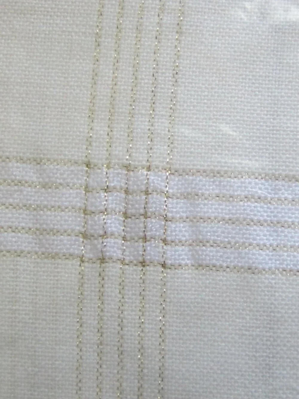 Avon nwt tablecloth